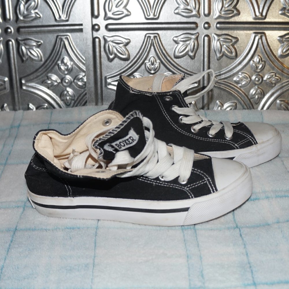 Joe Boxer Kids Size 2 Black and White Classic High Top Sneakers
